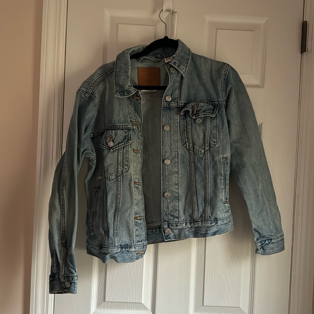 Levi light denim jacket size small
